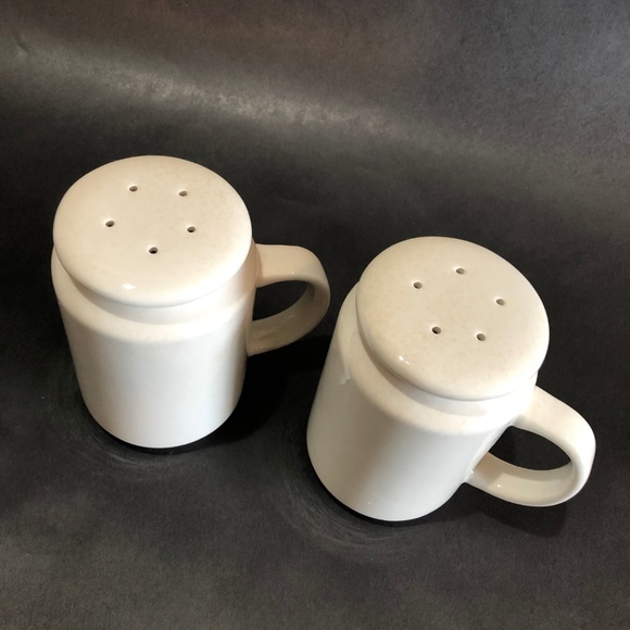 Williams Sonoma Salt & Pepper Shakers Set- Retired - Picture 4 of 8